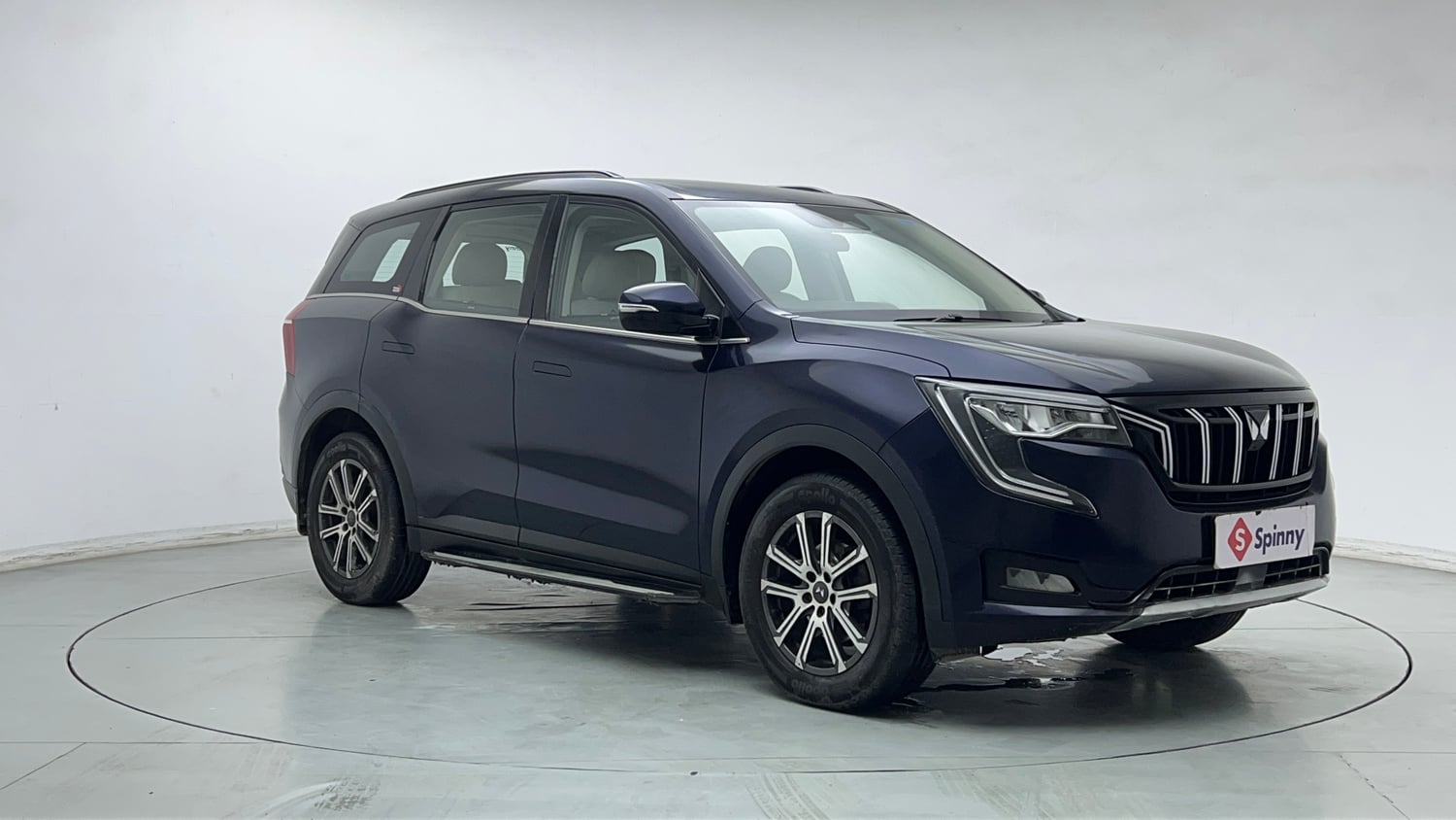 Used 2022 Mahindra XUV700 AX 7 Petrol MT 7 STR Petrol Manual exterior RIGHT FRONT CORNER VIEW