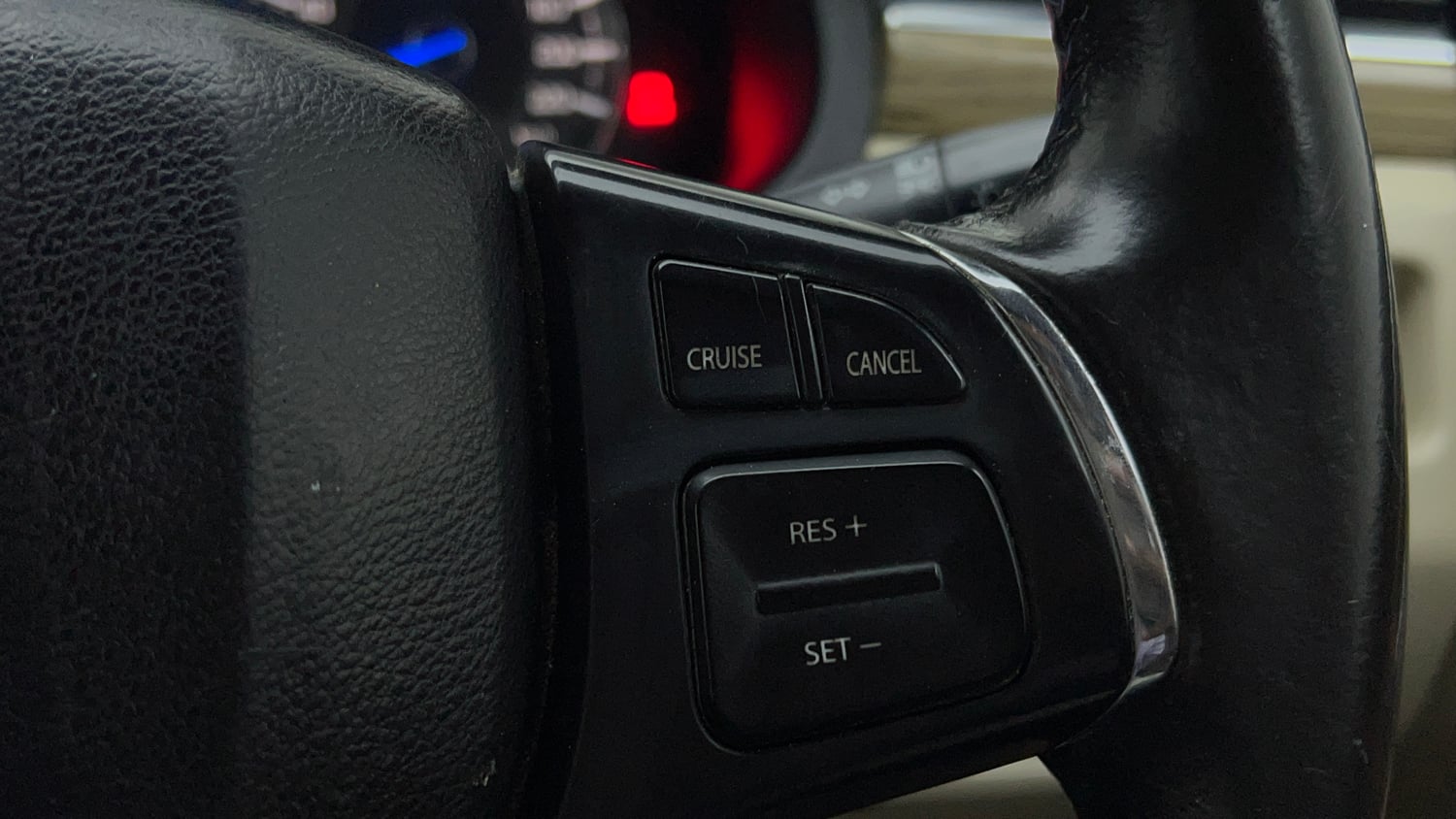 Used 2020 Maruti Suzuki Ciaz Alpha Hybrid 1.5 Petrol Manual top_features Cruise control