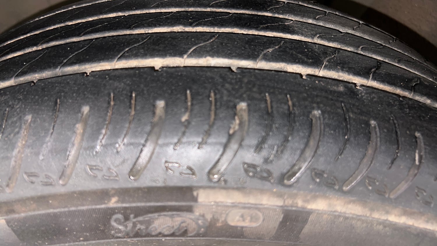 Used 2023 Nissan Magnite XV Premium Turbo CVT Petrol Automatic tyres LEFT FRONT TYRE TREAD VIEW
