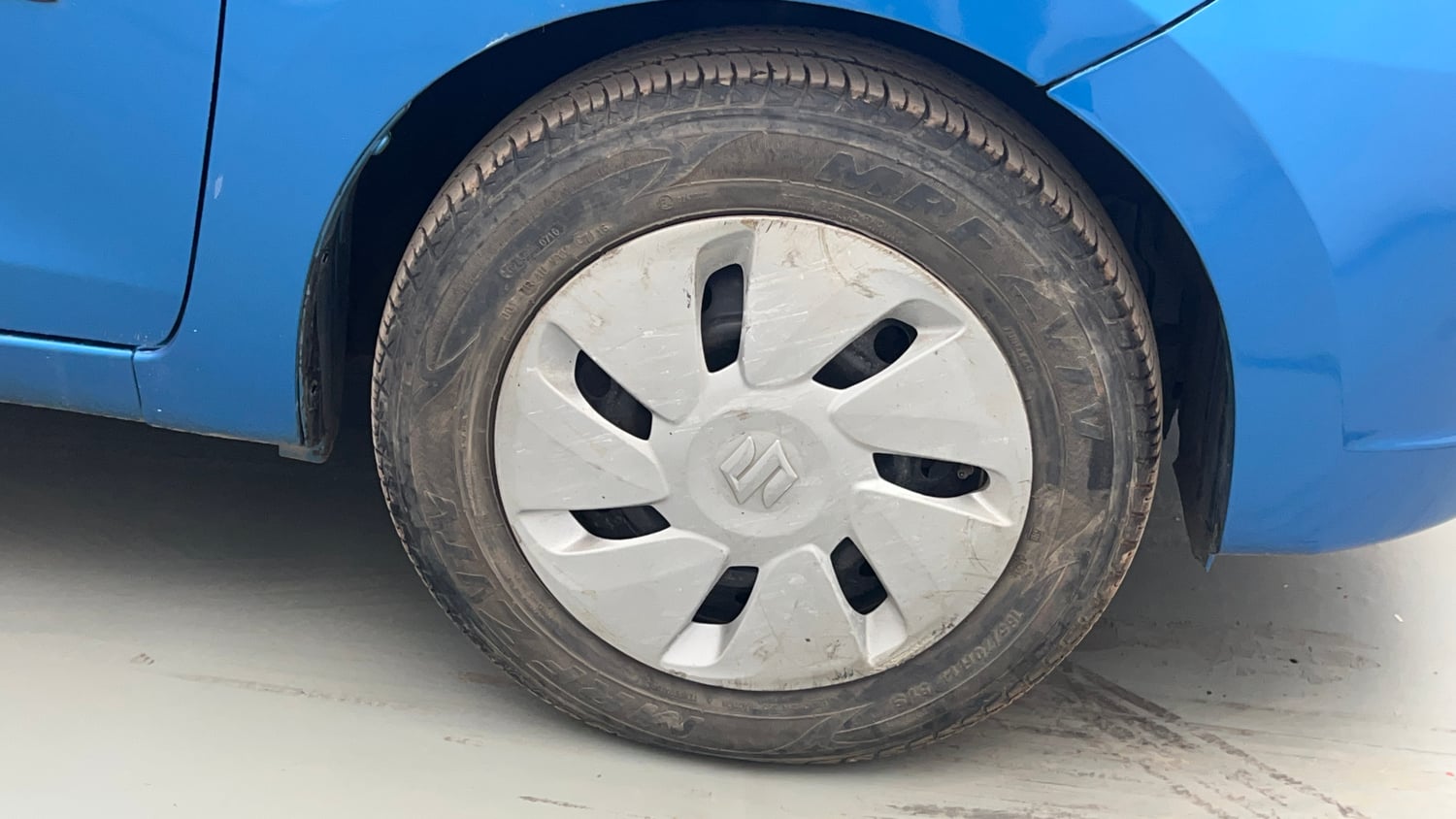 Used 2016 Maruti Suzuki Celerio VXi AMT Petrol Automatic tyres RIGHT FRONT TYRE RIM VIEW