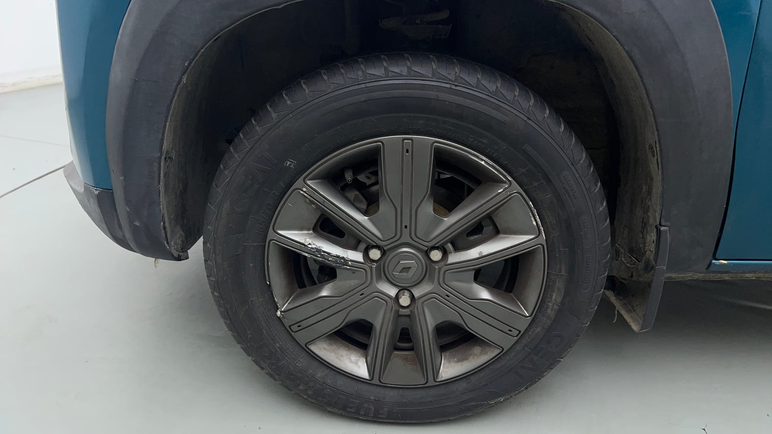 Used 2020 Renault Kwid Neotech RXL Petrol Manual tyres LEFT FRONT TYRE RIM VIEW
