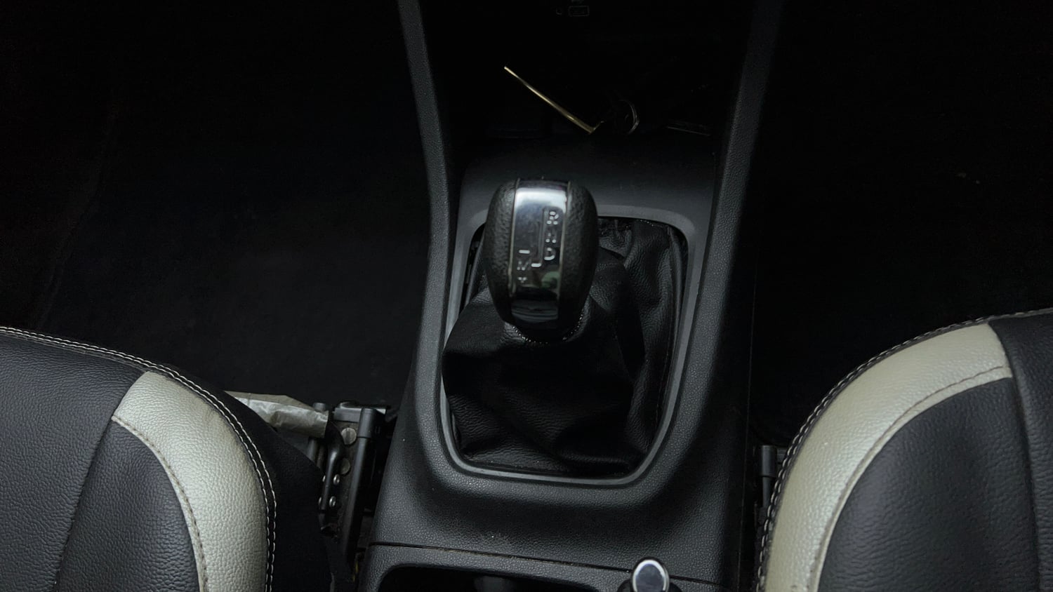 Used 2021 Renault Triber RXZ EASY-R AMT Petrol Automatic interior GEAR  KNOB VIEW