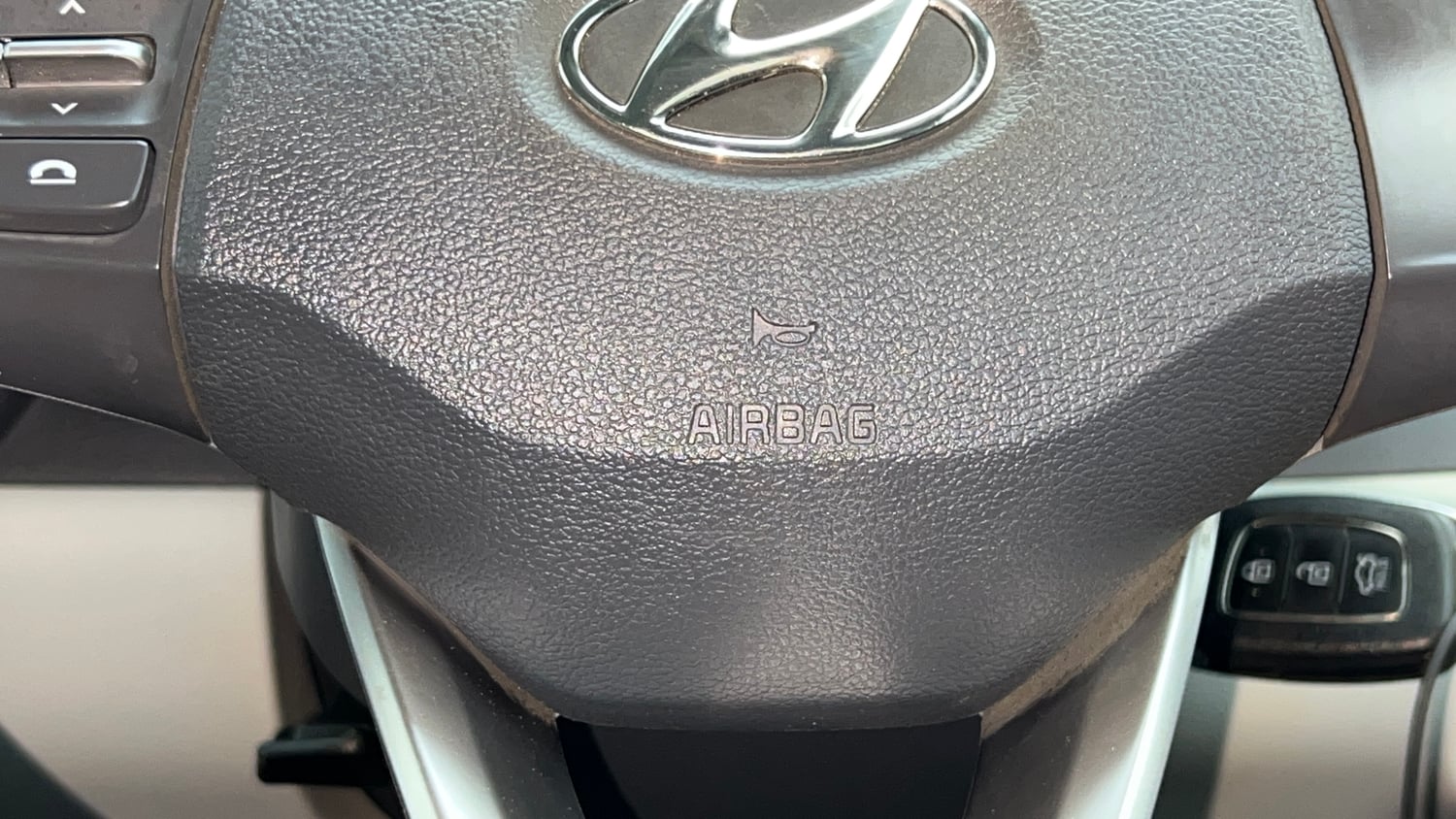 Used 2022 Hyundai Grand i10 Nios Magna 1.2 Kappa VTVT Petrol Manual top_features Airbags
