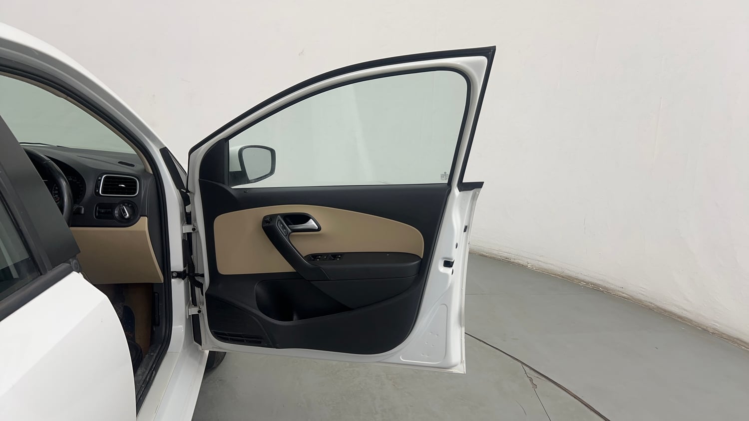 Used 2015 Volkswagen Polo Highline1.2L (P) Petrol Manual interior RIGHT FRONT DOOR OPEN VIEW