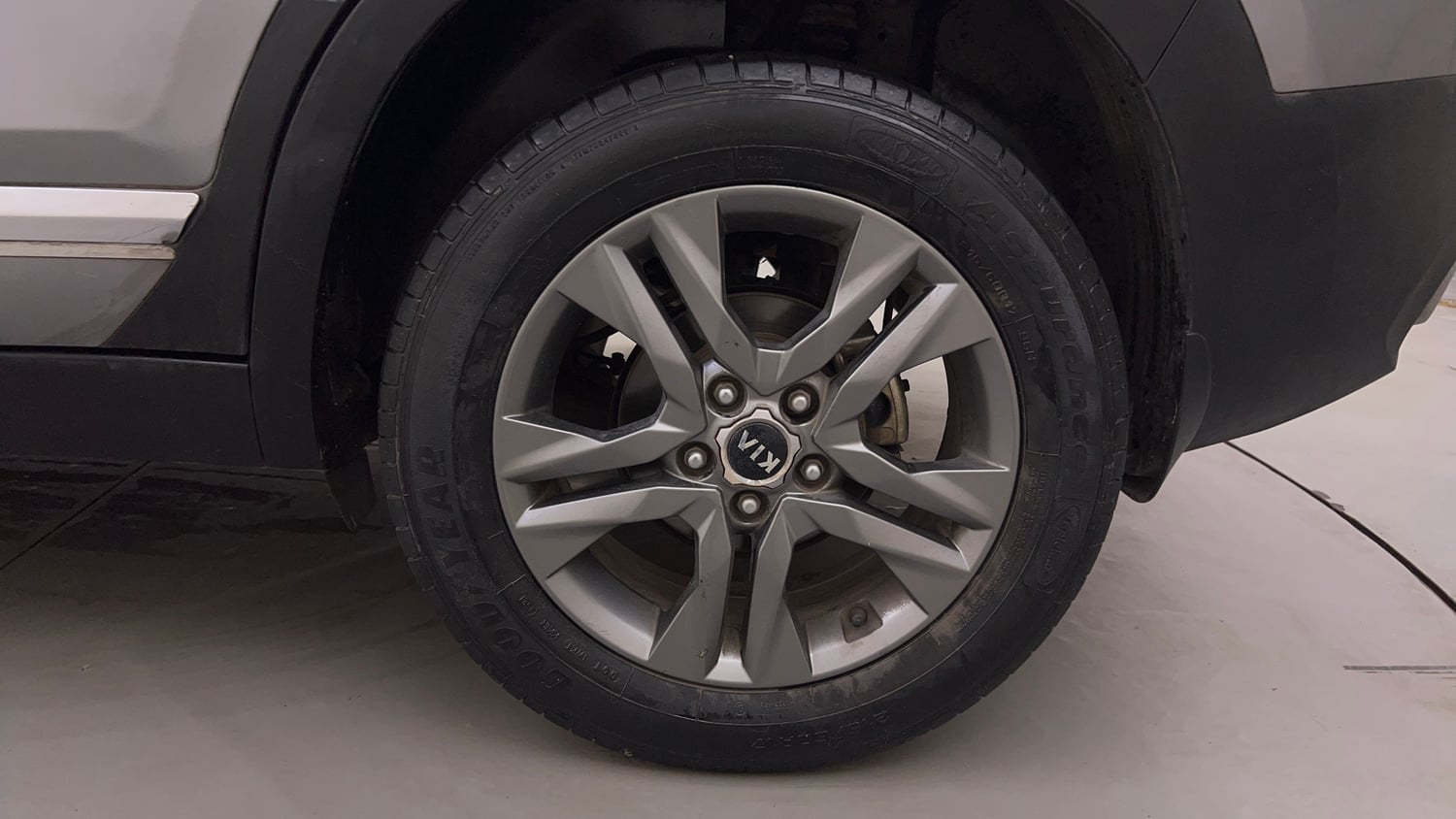 Used 2020 kia Seltos HTX IVT 1.5 Petrol Automatic tyres LEFT REAR TYRE RIM VIEW