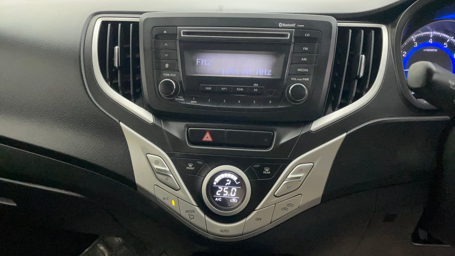 Used 2016 Maruti Suzuki Baleno Delta 1.2 Petrol Manual top_features Integrated (in-dash) music system