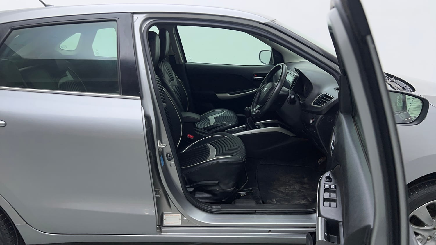Used 2018 Maruti Suzuki Baleno Alpha 1.2 Petrol Manual interior RIGHT SIDE FRONT DOOR CABIN VIEW