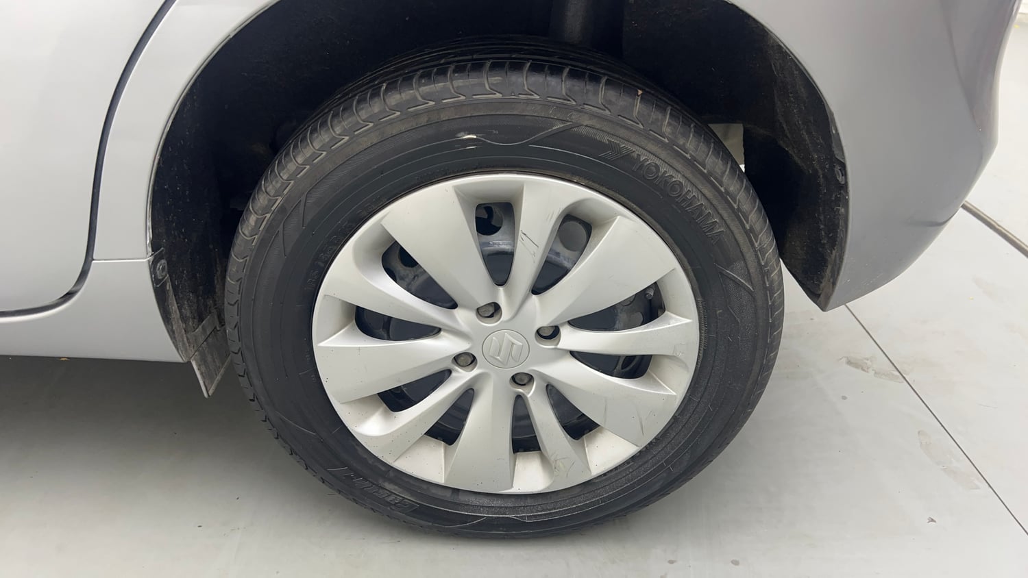 Used 2017 Maruti Suzuki Baleno Delta 1.2 Petrol Manual tyres LEFT REAR TYRE RIM VIEW