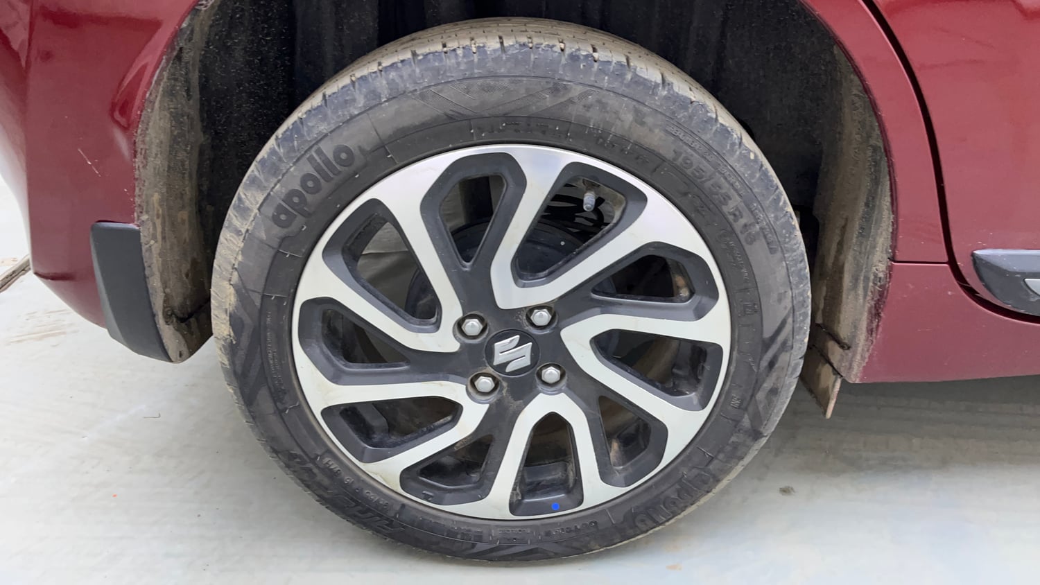 Used 2024 Maruti Suzuki Baleno Alpha MT Petrol Manual tyres RIGHT REAR TYRE RIM VIEW