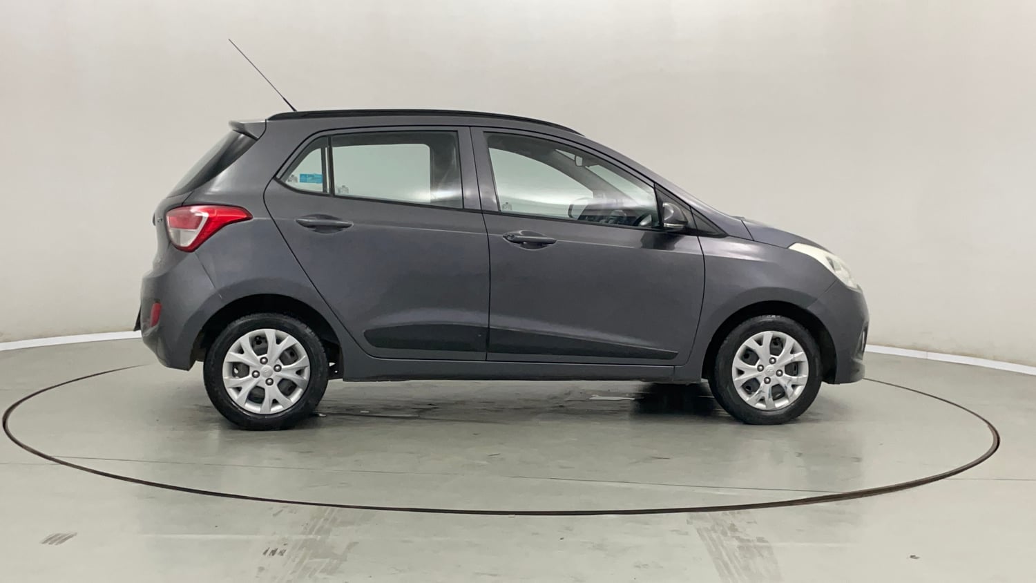Used 2015 Hyundai Grand i10 Sportz 1.2 Kappa VTVT Petrol Manual exterior RIGHT SIDE VIEW