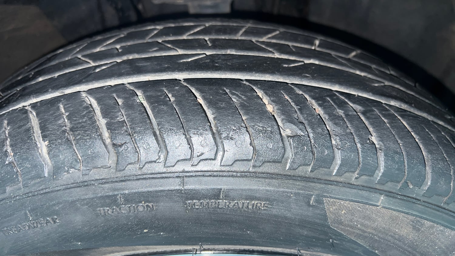 Used 2022 Nissan Magnite XV Turbo Petrol Manual tyres RIGHT FRONT TYRE TREAD VIEW