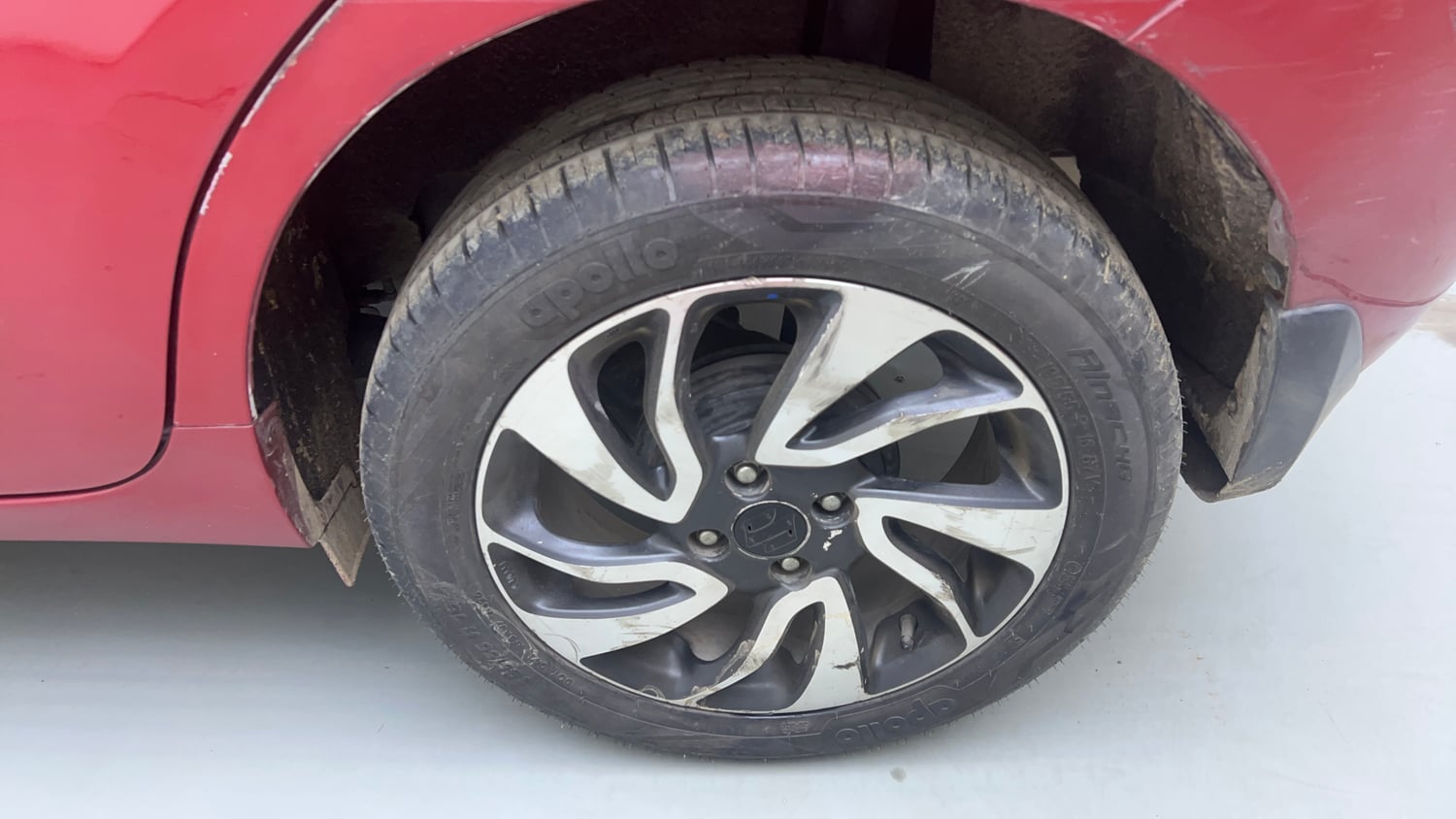 Used 2022 Maruti Suzuki Baleno Zeta Petrol Manual tyres LEFT REAR TYRE RIM VIEW