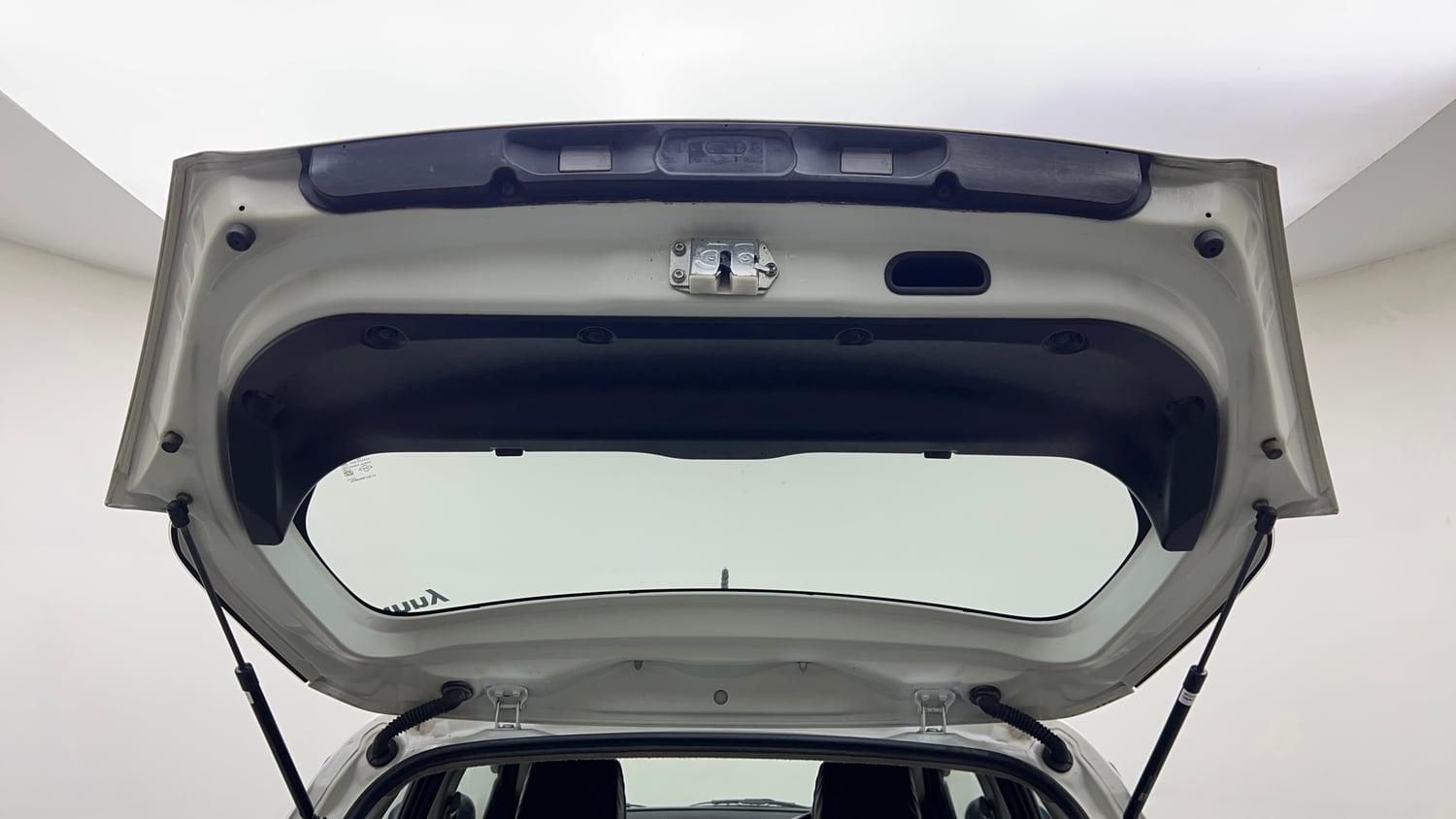 Used 2016 Maruti Suzuki Swift Lxi (O) Petrol Manual interior DICKY DOOR OPEN VIEW