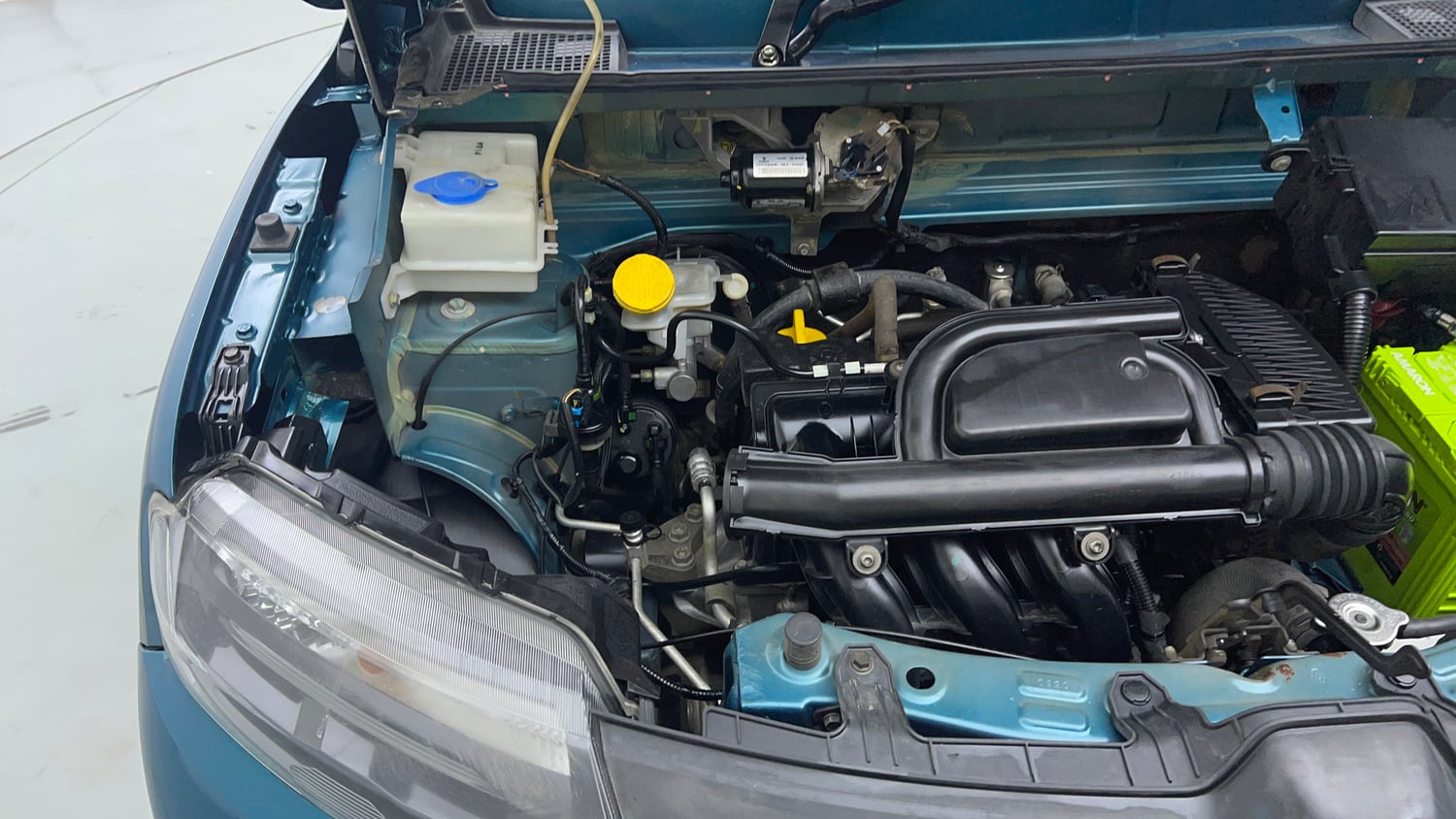 Used 2020 Renault Kwid Neotech RXL Petrol Manual engine ENGINE RIGHT SIDE VIEW