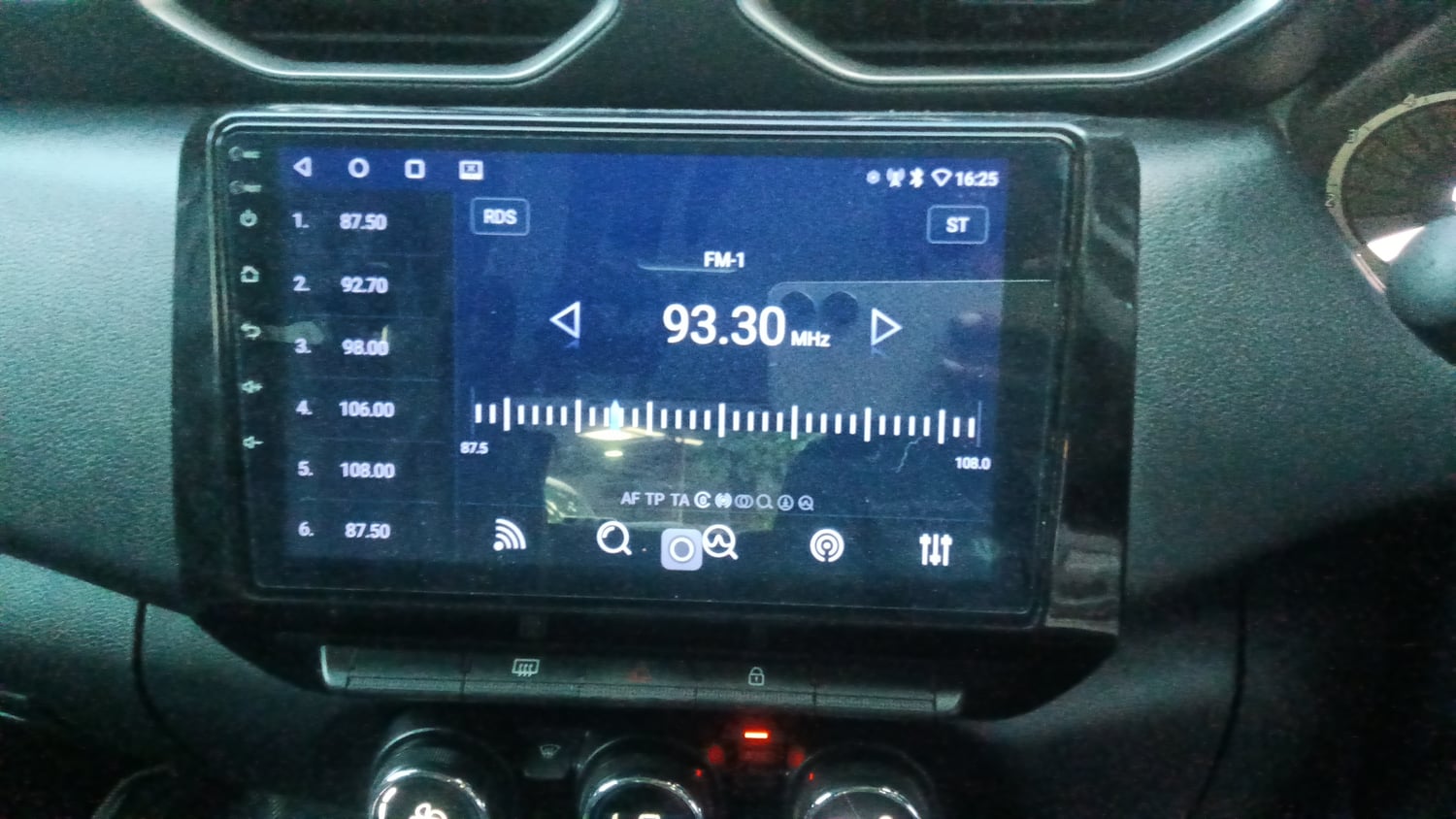 Used 2026 Nissan Magnite Acenta B4D 1.0 Petrol AMT Petrol Automatic top_features Integrated (in-dash) music system