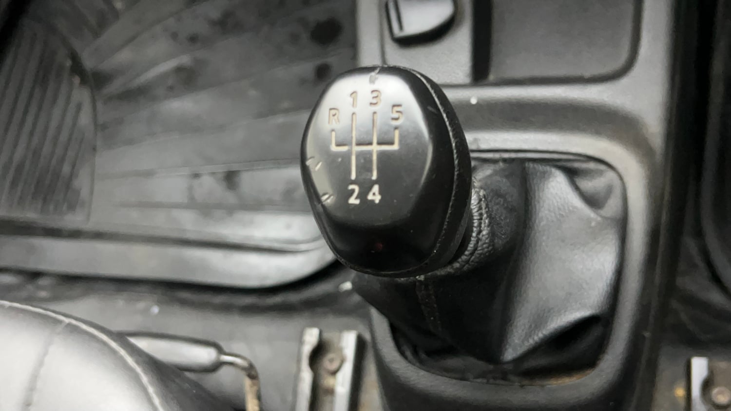 Used 2018 Renault Kwid 1.0 RXL Petrol Manual interior GEAR  KNOB VIEW