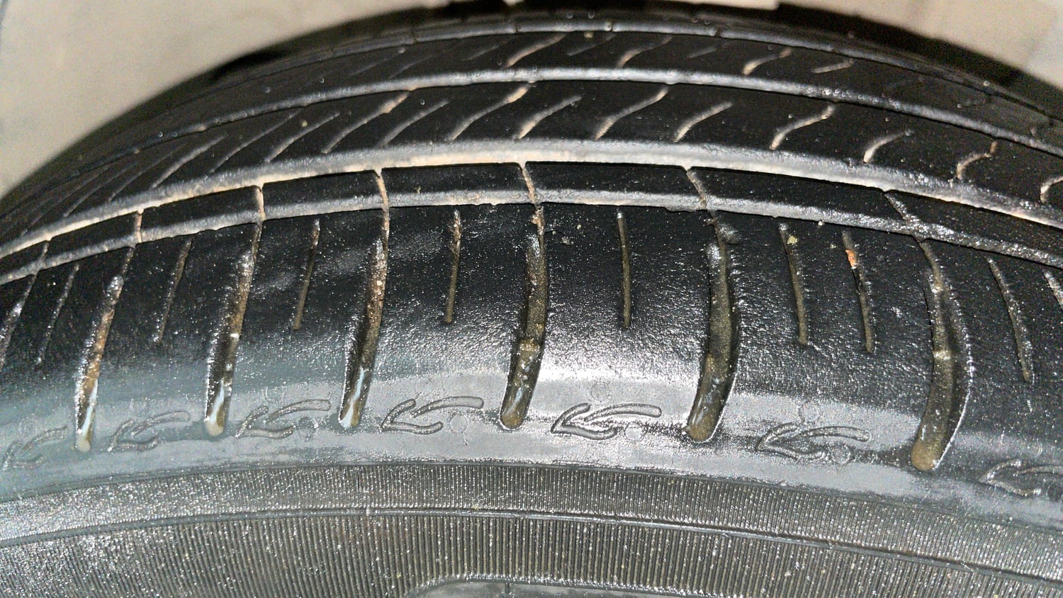 Used 2018 Tata Tigor Revotron XZ (O) Petrol Manual tyres LEFT FRONT TYRE TREAD VIEW