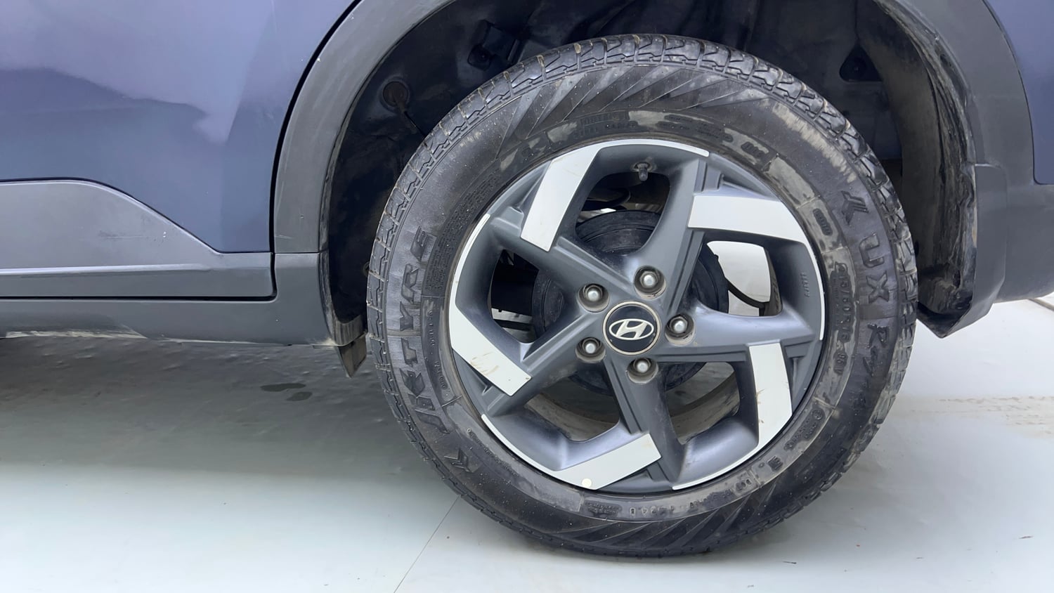 Used 2020 Hyundai Venue SX Plus 1.0 Turbo DCT Petrol Automatic tyres LEFT REAR TYRE RIM VIEW