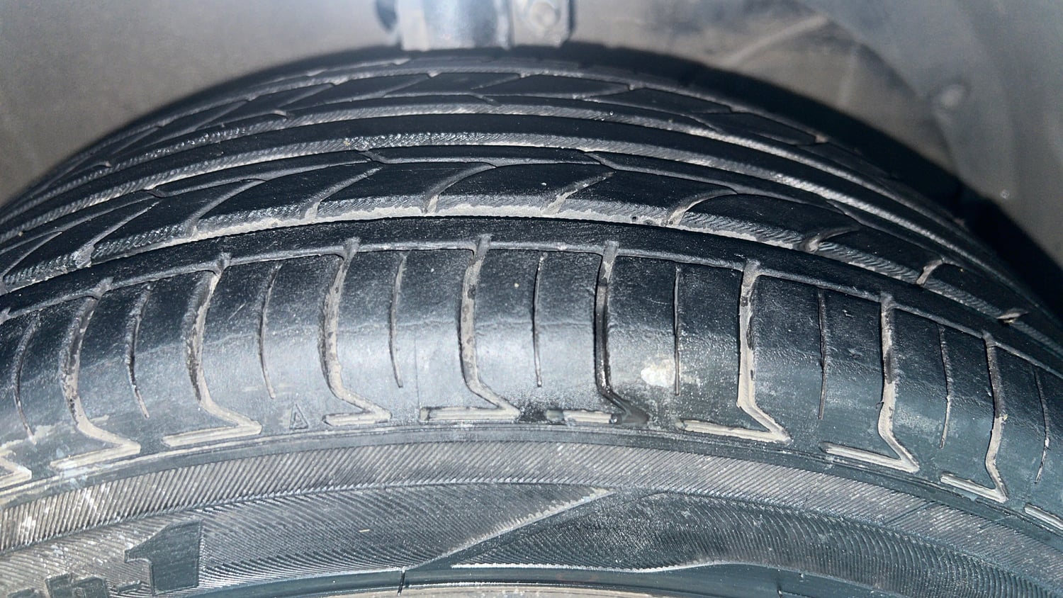 Used 2017 Maruti Suzuki Baleno Delta 1.2 Petrol Manual tyres RIGHT FRONT TYRE TREAD VIEW