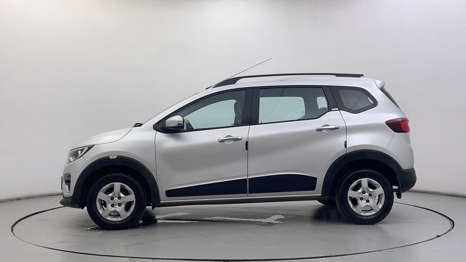 Used 2019 Renault Triber RXZ Petrol Manual exterior LEFT SIDE VIEW
