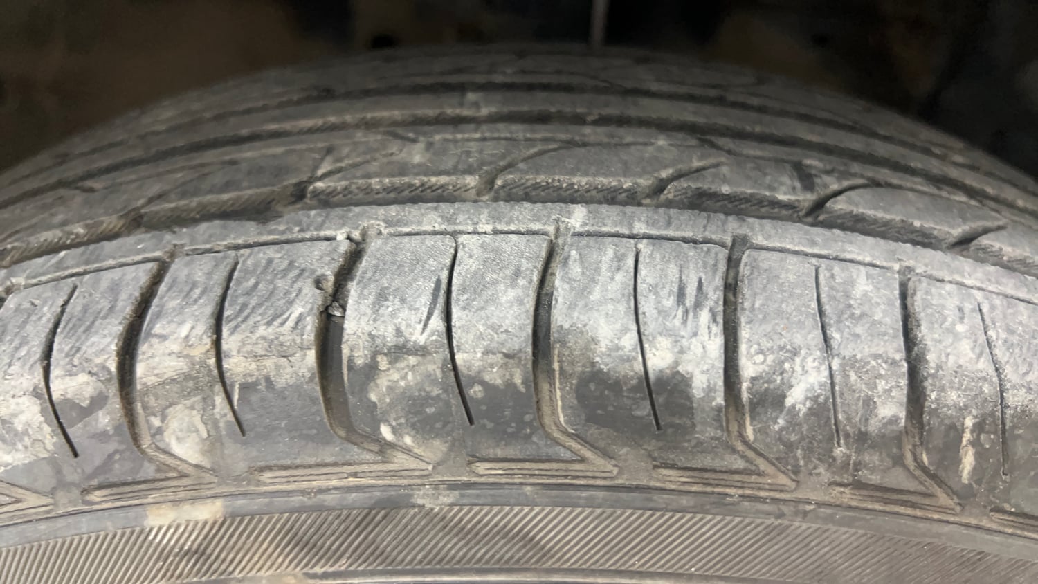 Used 2012 Maruti Suzuki Swift VXi Petrol Manual tyres RIGHT FRONT TYRE TREAD VIEW