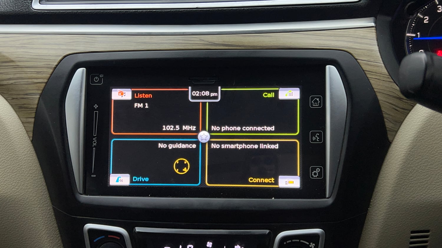 Used 2020 Maruti Suzuki Ciaz Alpha Hybrid 1.5 Petrol Manual top_features Integrated (in-dash) music system