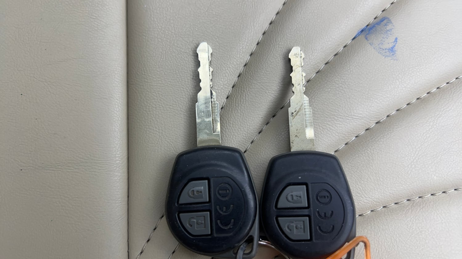 Used 2020 Maruti Suzuki Dzire VXi Petrol Manual extra CAR KEY VIEW