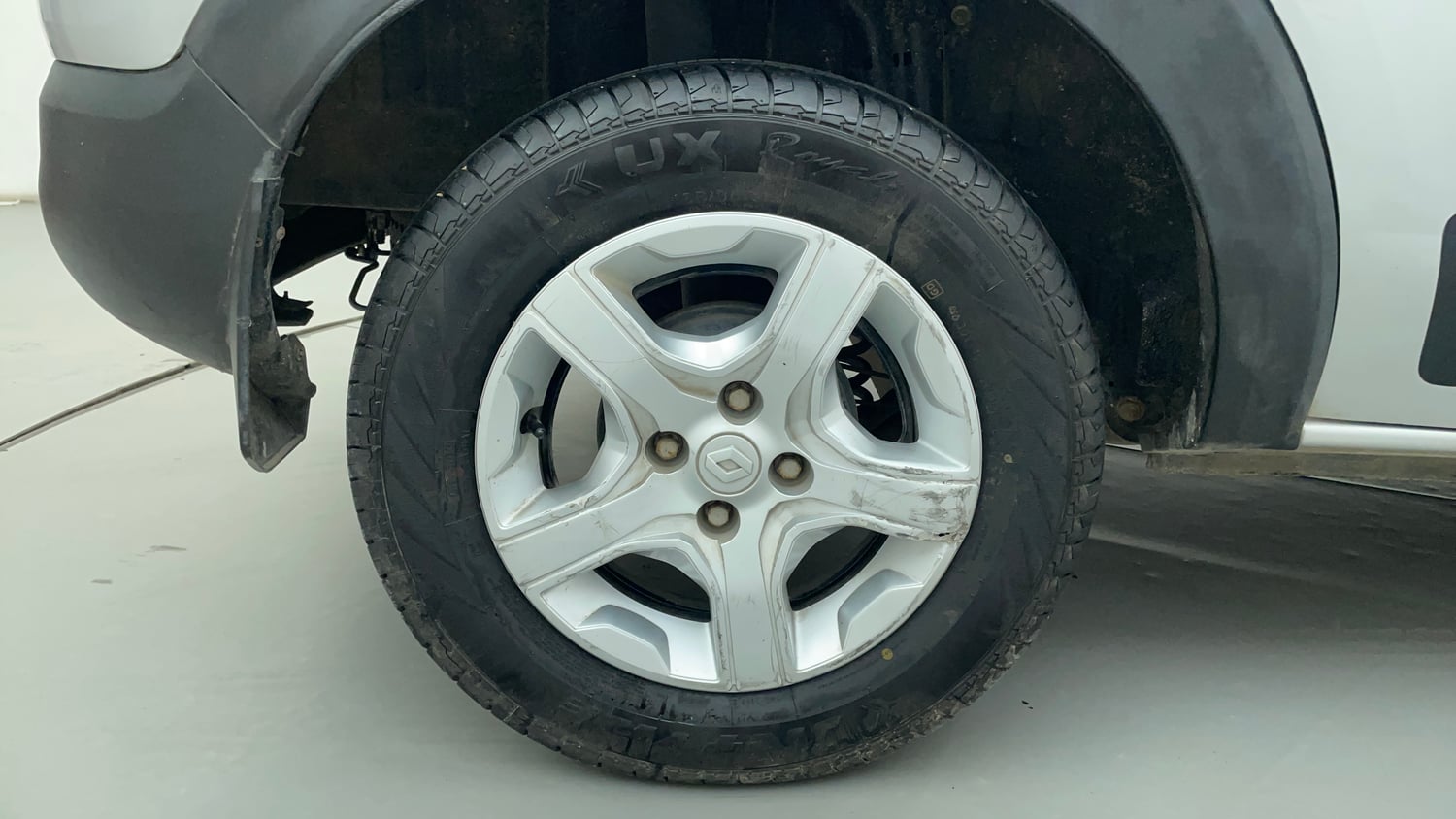 Used 2019 Renault Triber RXZ Petrol Manual tyres RIGHT REAR TYRE RIM VIEW