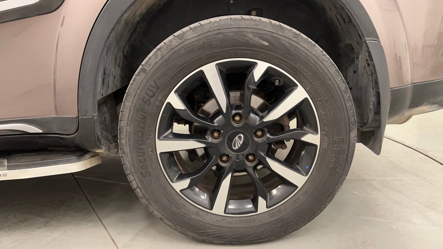 Used 2021 Mahindra XUV500 W11 Diesel Manual tyres LEFT REAR TYRE RIM VIEW