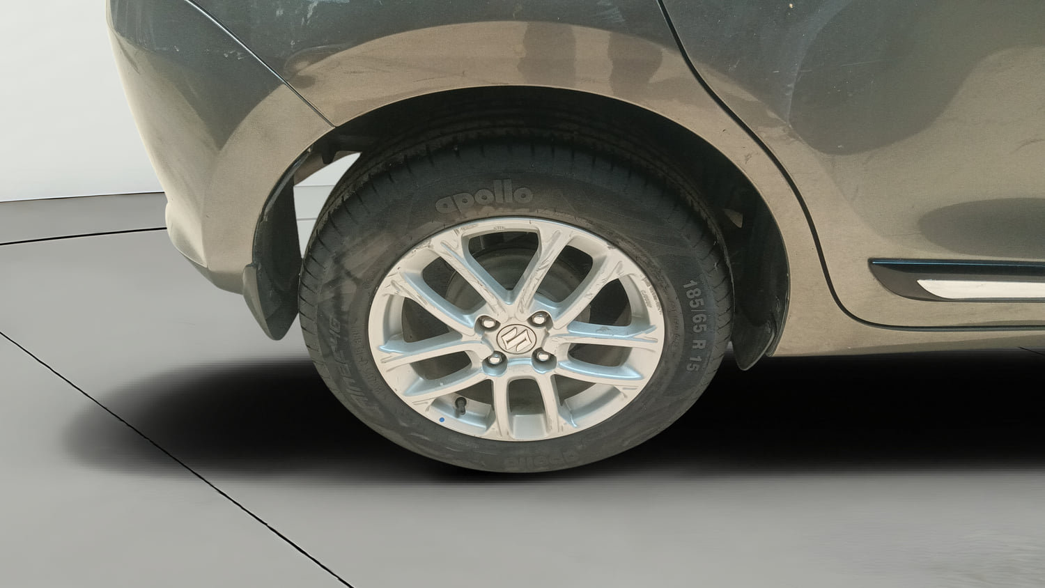 Used 2019 Maruti Suzuki Swift ZXi Petrol Manual tyres RIGHT REAR TYRE RIM VIEW