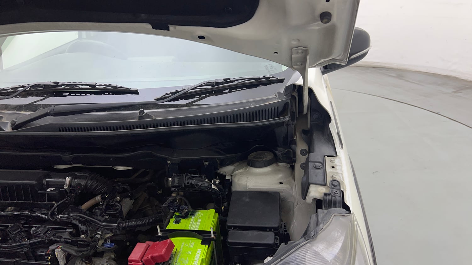 Used 2021 Maruti Suzuki XL6 Zeta MT Petrol Petrol Manual engine ENGINE LEFT SIDE HINGE & APRON VIEW