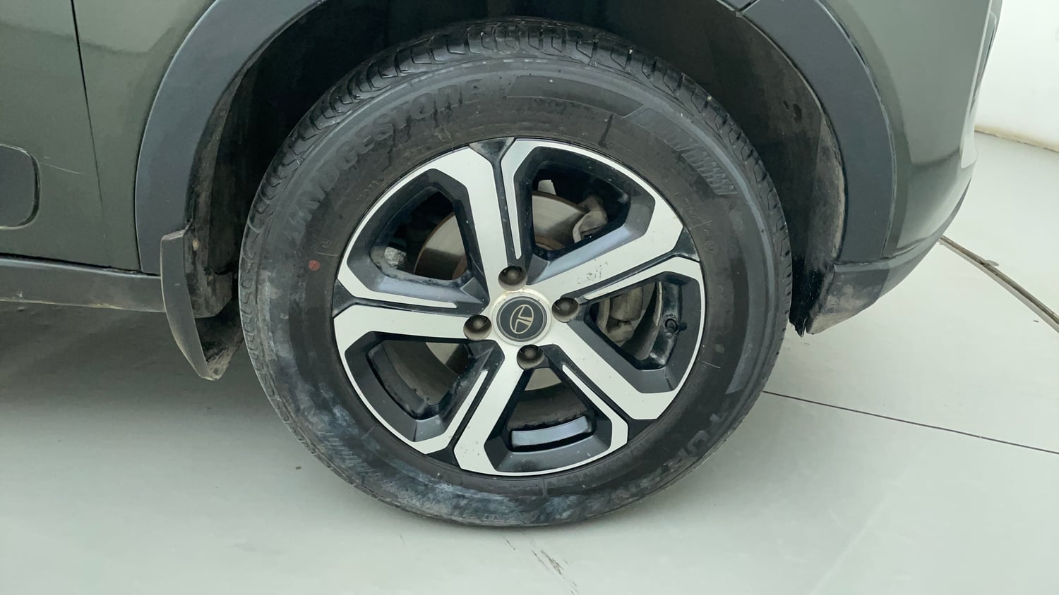 Used 2022 Tata Nexon XZ Plus Diesel Diesel Manual tyres RIGHT FRONT TYRE RIM VIEW