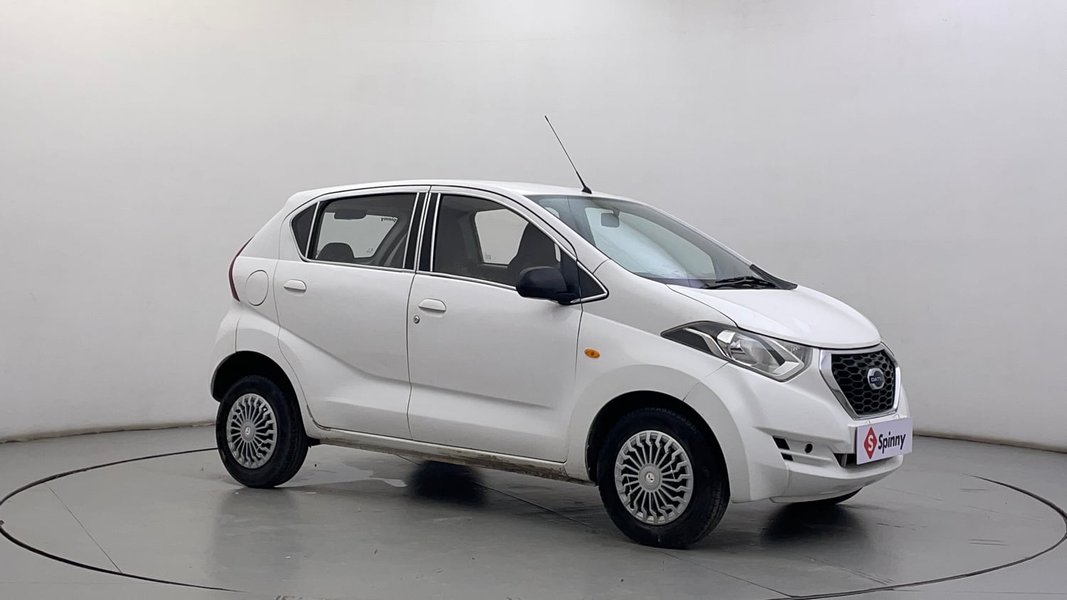 Used 2017 Datsun Redi-GO T (O) Petrol Manual exterior RIGHT FRONT CORNER VIEW