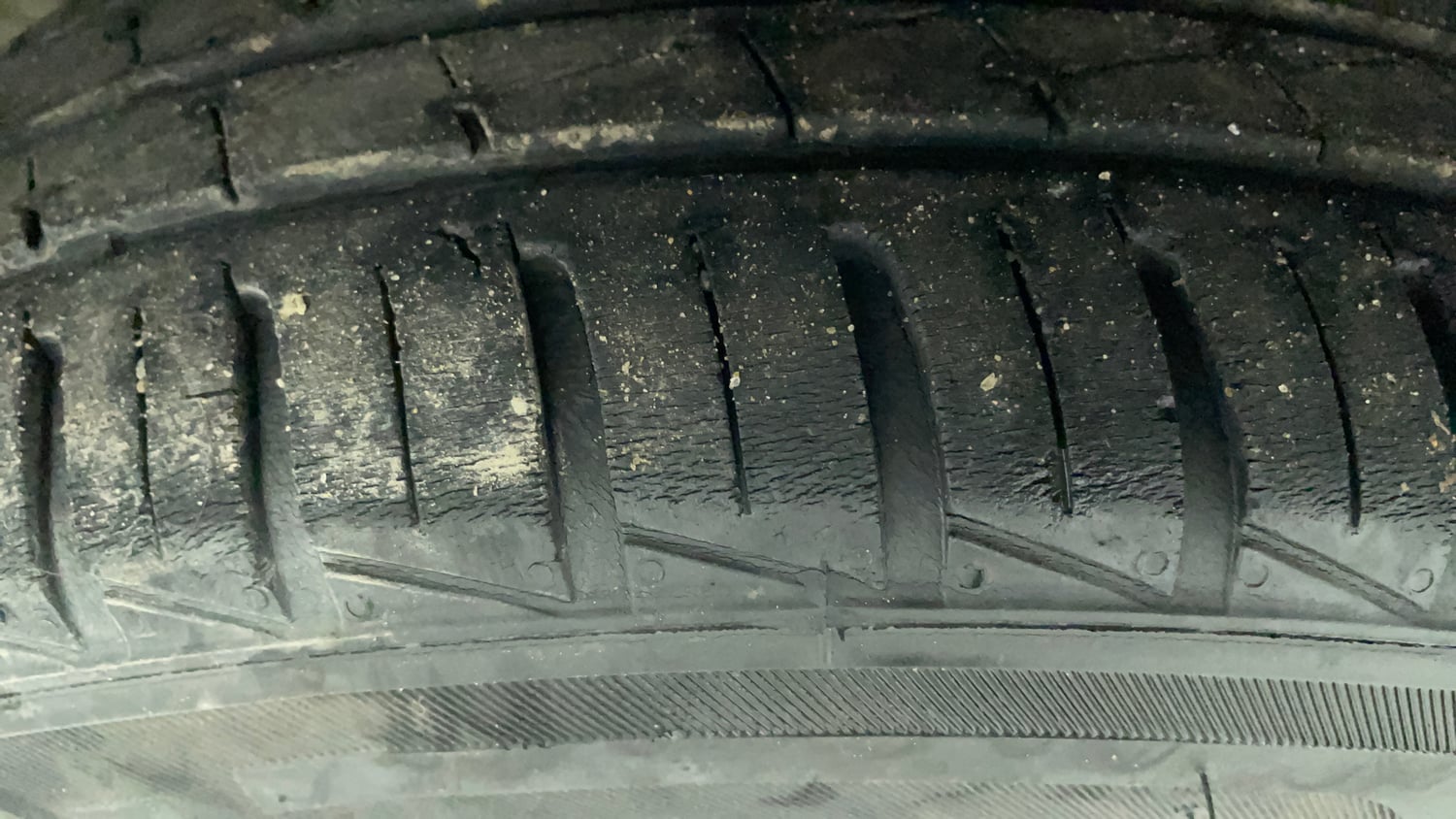 Used 2017 Datsun Redi-GO T (O) Petrol Manual tyres LEFT FRONT TYRE TREAD VIEW