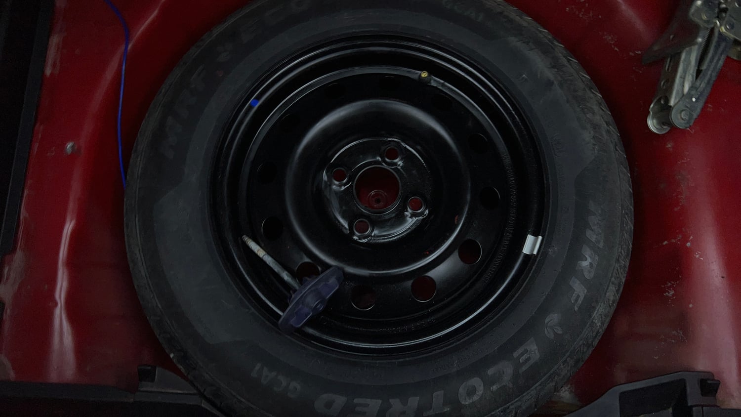 Used 2024 Maruti Suzuki Swift VXi (O) Petrol Manual tyres SPARE TYRE VIEW