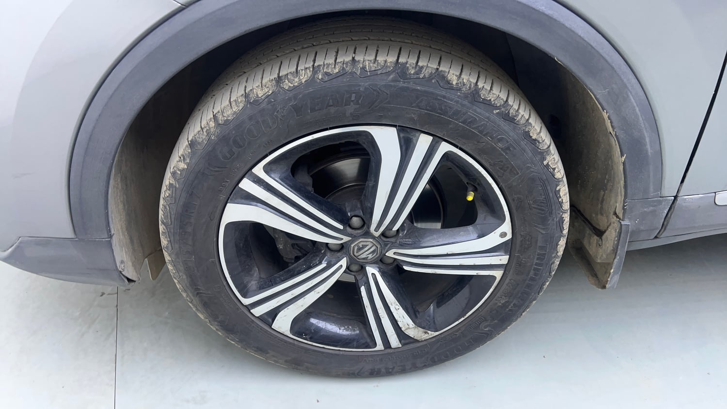 Used 2023 MG Motors Astor Sharp 1.5 CVT Old Generation Petrol Automatic tyres LEFT FRONT TYRE RIM VIEW