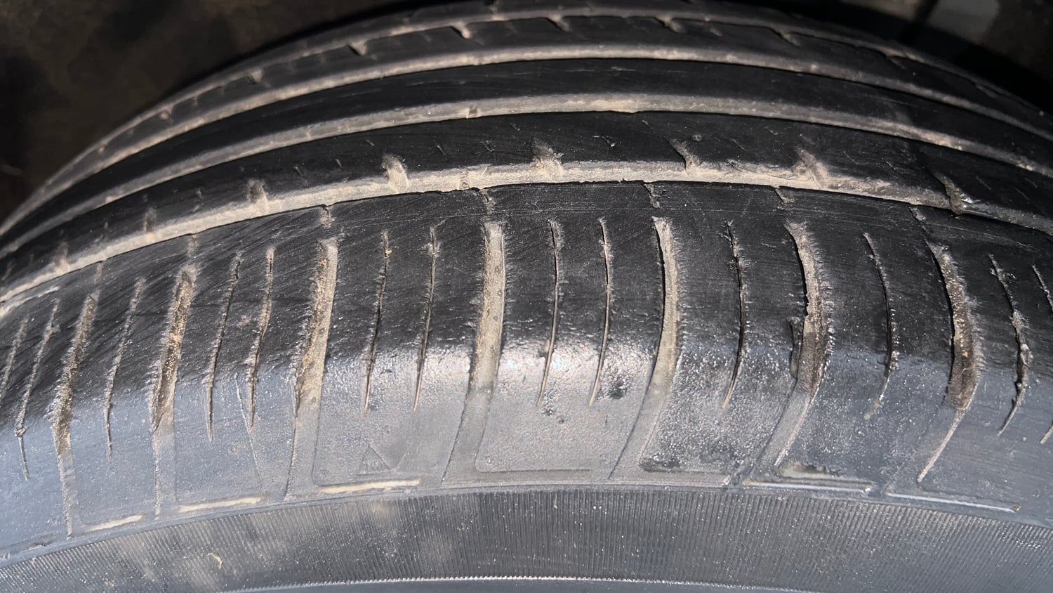 Used 2022 Mahindra XUV700 AX 7 Petrol MT 7 STR Petrol Manual tyres LEFT FRONT TYRE TREAD VIEW