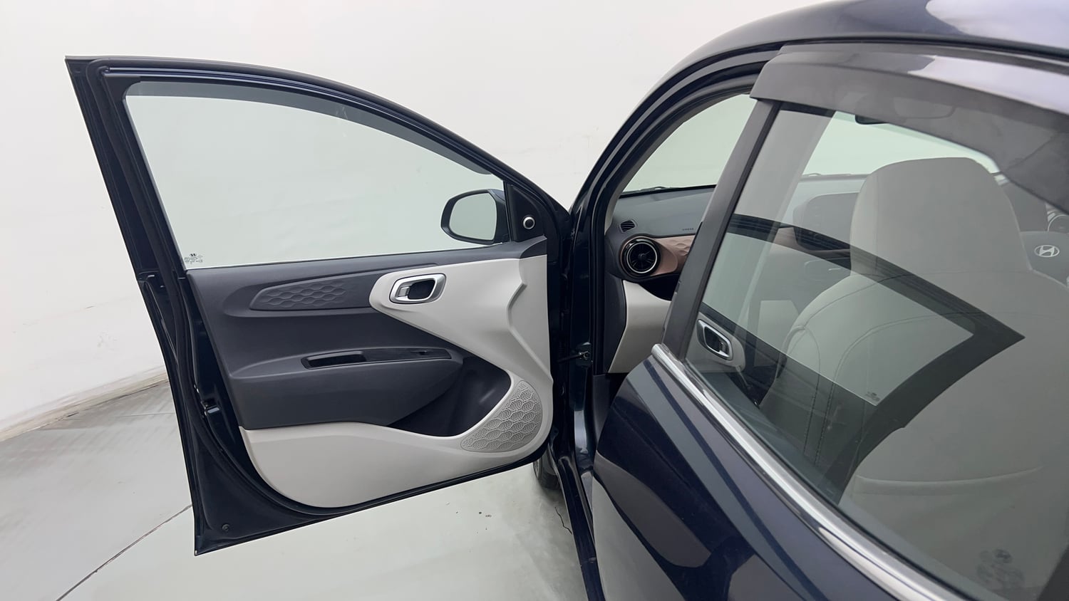Used 2023 Hyundai Aura SX 1.2 CNG Cng Manual interior LEFT FRONT DOOR OPEN VIEW