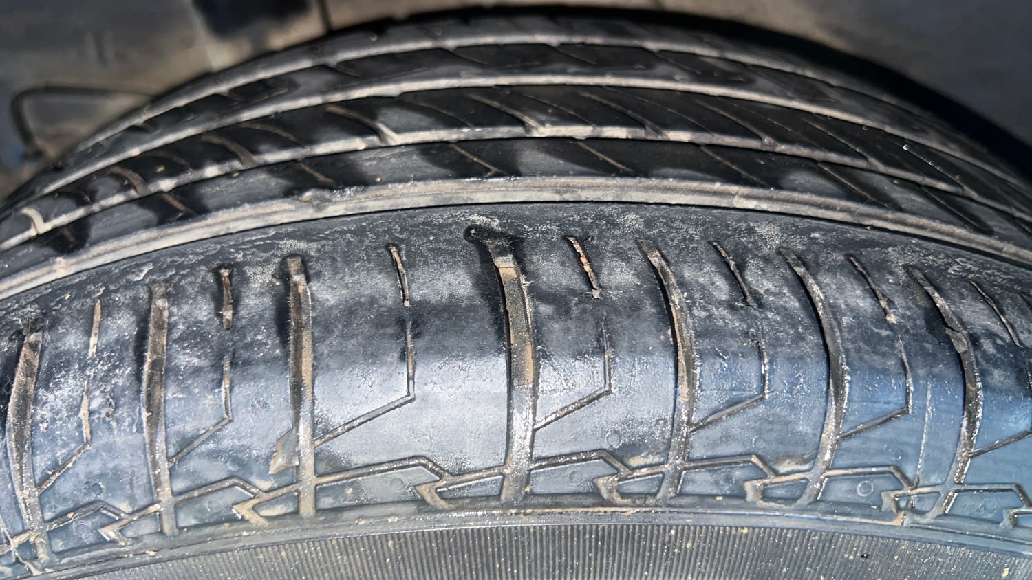 Used 2020 Hyundai Venue SX Plus 1.0 Turbo DCT Petrol Automatic tyres RIGHT REAR TYRE TREAD VIEW