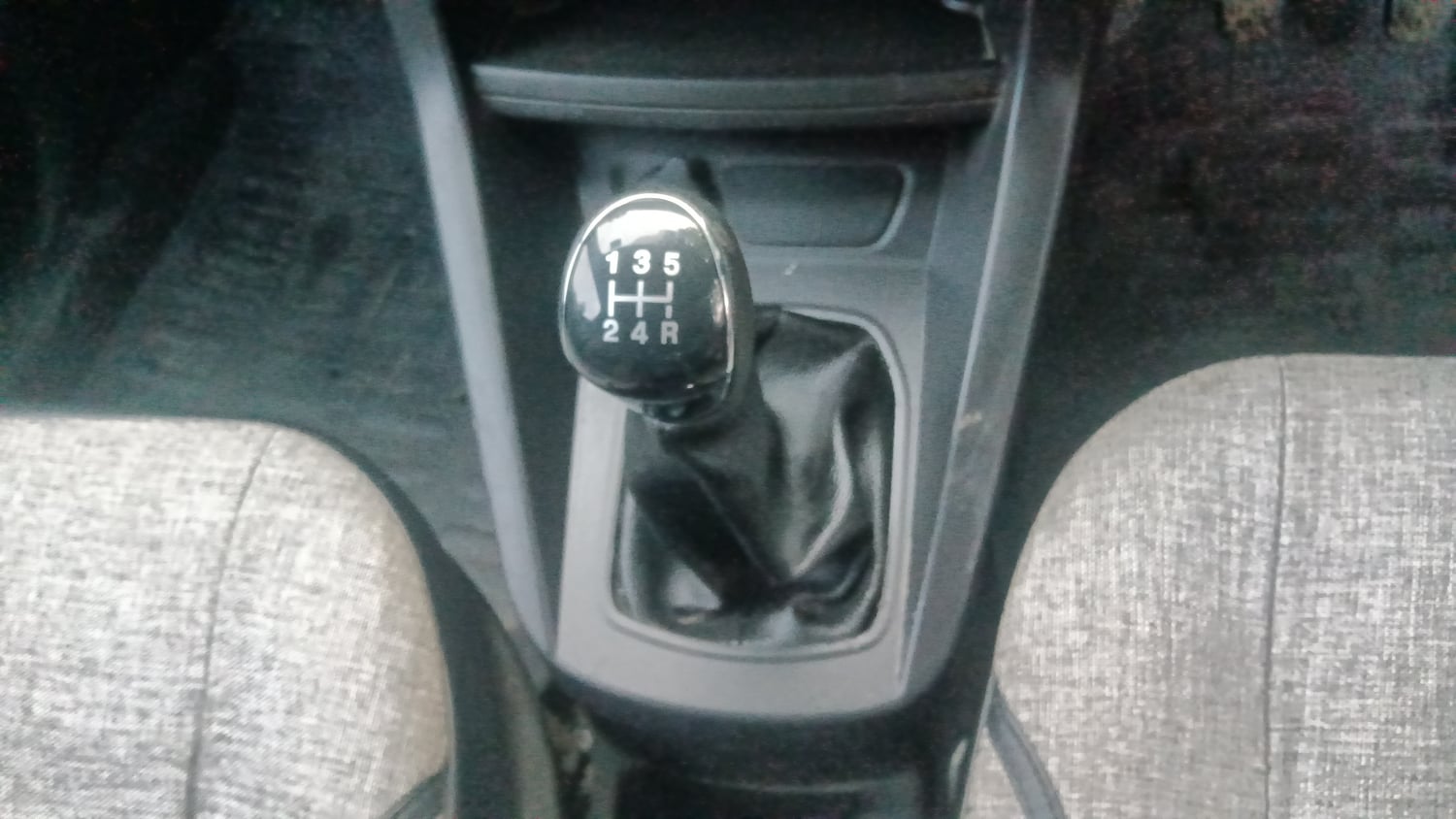 Used 2017 Ford Figo Trend 1.2 Ti-VCT Petrol Manual interior GEAR  KNOB VIEW