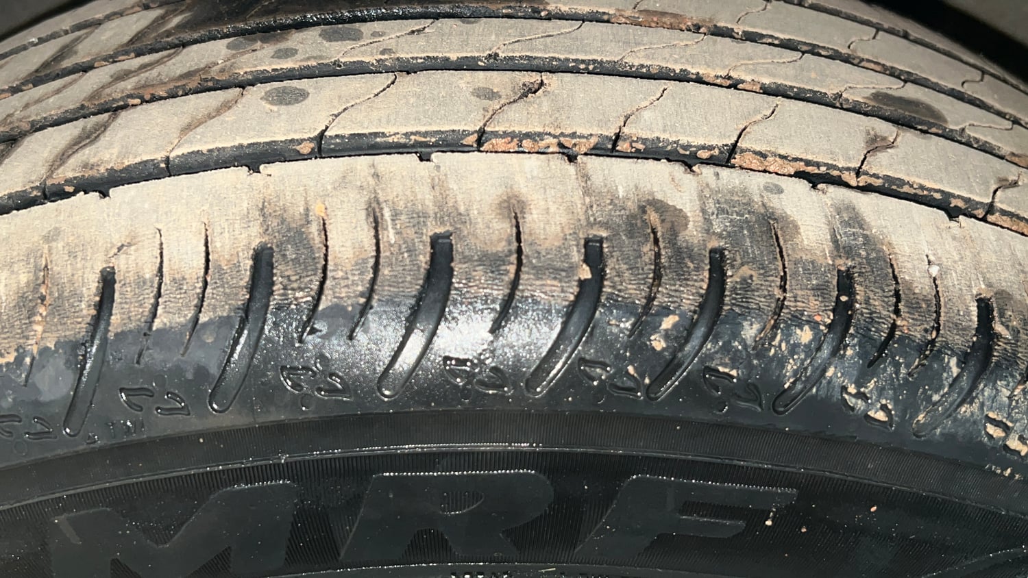 Used 2023 Renault Kiger RXZ AMT Dual Tone Petrol Automatic tyres LEFT FRONT TYRE TREAD VIEW