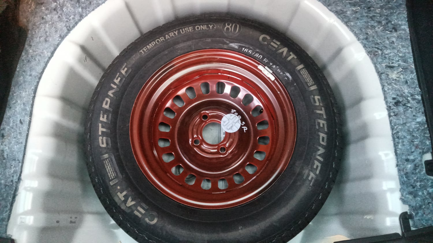 Used 2026 Nissan Magnite Acenta B4D 1.0 Petrol AMT Petrol Automatic tyres SPARE TYRE VIEW