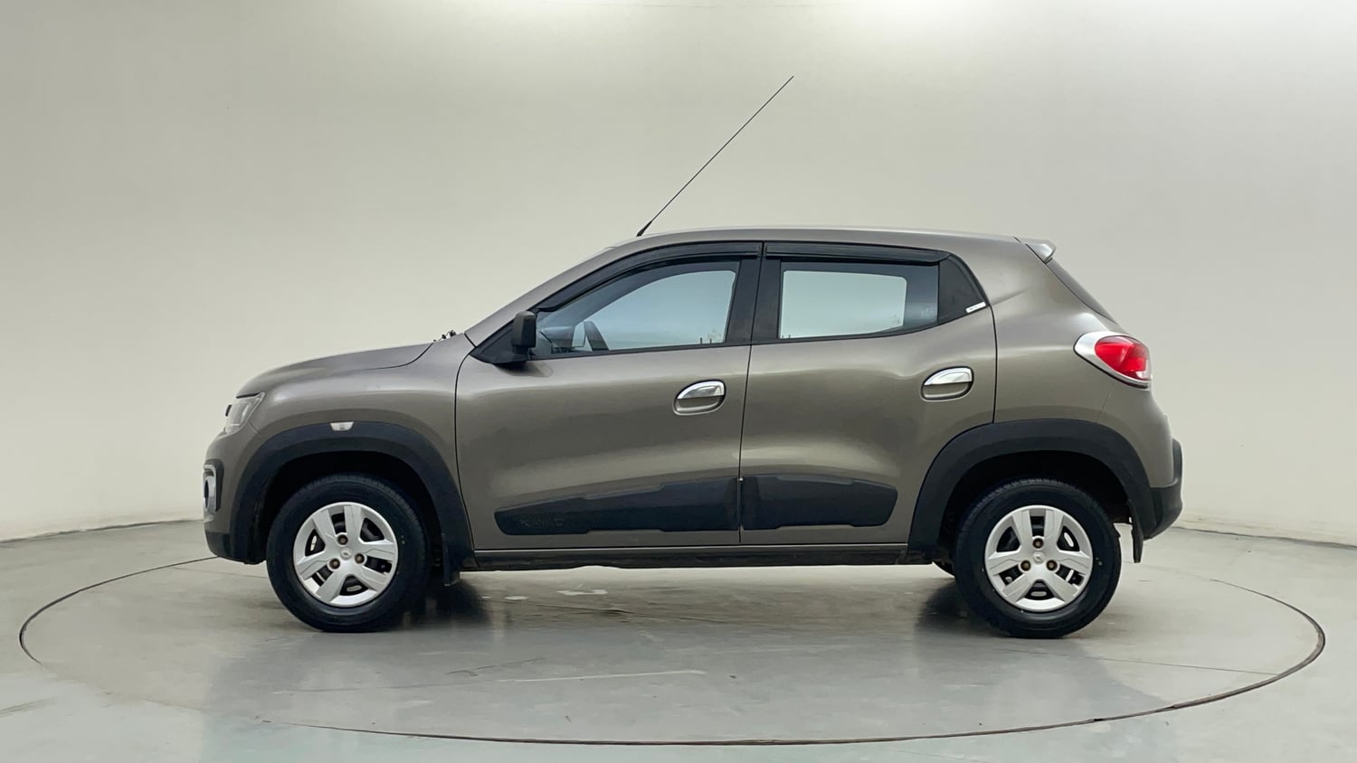 Used 2016 Renault Kwid RXL Petrol Manual exterior LEFT SIDE VIEW