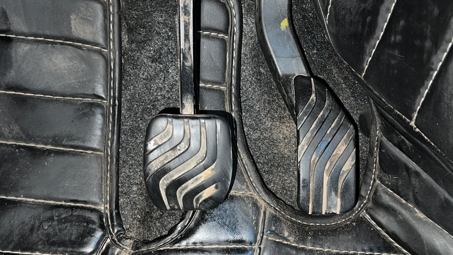 Used 2021 Renault Triber RXZ EASY-R AMT Petrol Automatic interior PEDALS VIEW