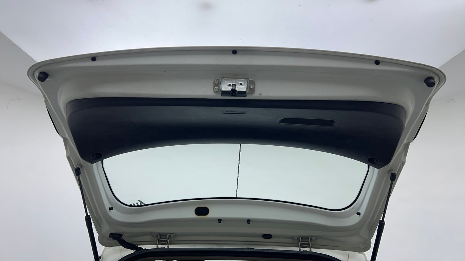 Used 2019 Hyundai Elite i20 Magna Plus 1.2 Petrol Manual interior DICKY DOOR OPEN VIEW
