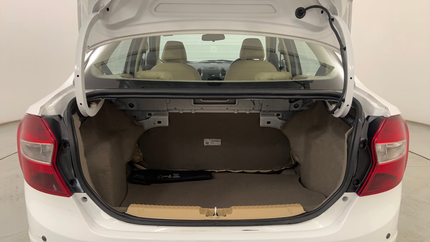 Used 2016 Ford Figo Aspire Titanium 1.2 Ti-VCT Petrol Manual interior DICKY INSIDE VIEW