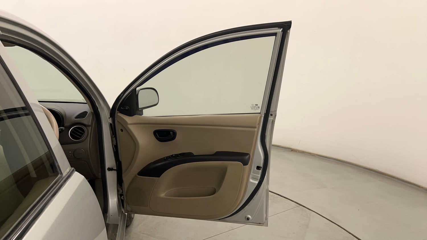 Used 2014 Hyundai i10 Magna 1.1 iRDE2 Petrol Manual interior RIGHT FRONT DOOR OPEN VIEW