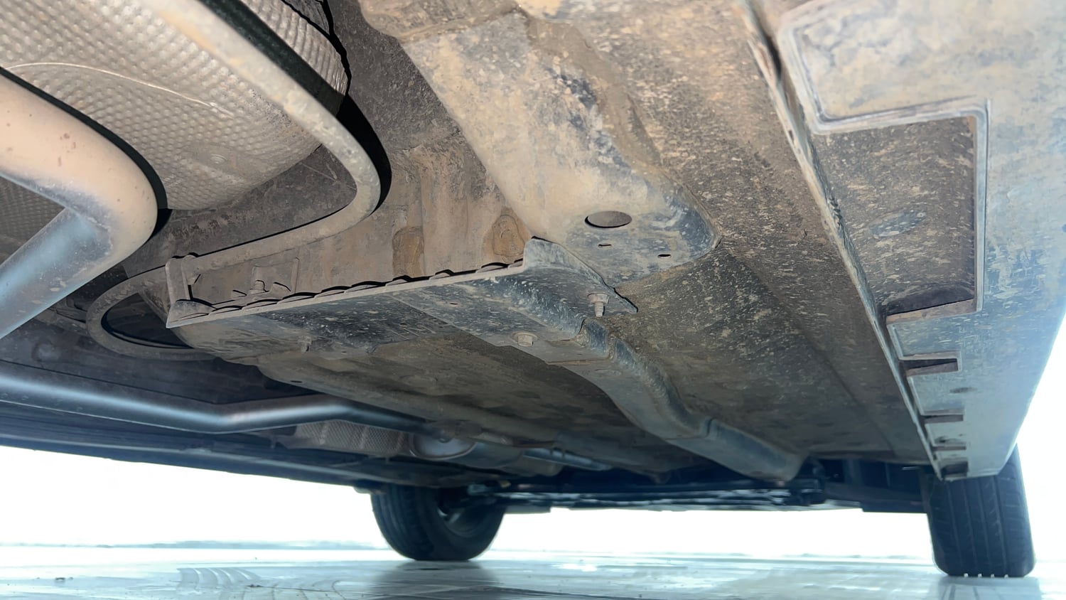 Used 2021 Hyundai i20 Asta 1.2 IVT Petrol Automatic extra REAR RIGHT UNDERBODY VIEW