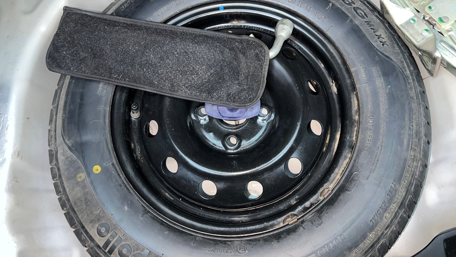 Used 2019 Maruti Suzuki Swift VXi Petrol Manual tyres SPARE TYRE VIEW