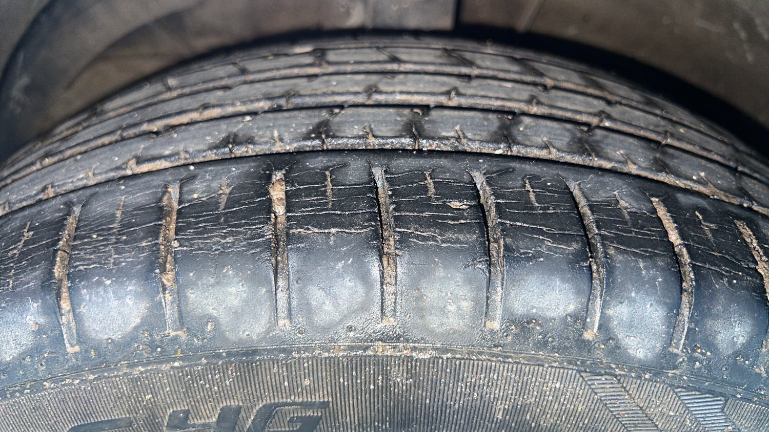 Used 2017 Maruti Suzuki Baleno Zeta 1.3 Diesel Manual tyres LEFT FRONT TYRE TREAD VIEW